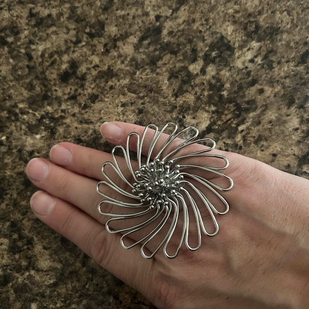Women’s silver ring